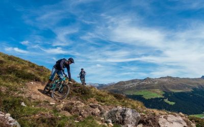 Enjoy the longest single trails in Davos Klosters and discover the secret ones with a bike guide!